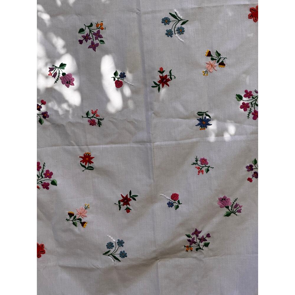 Vtg Hungarian Kalocsa Style Embroidered Tablecloth 45" Square Floral 1970s - Picture 3 of 9